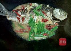 葱烧鲫鱼的做法图解7