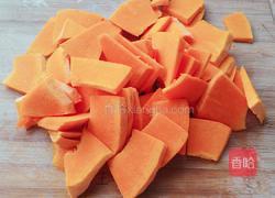 南瓜炒百合的做法图解1