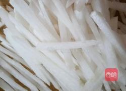炝炒萝卜丝的做法图解1