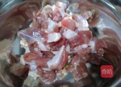 黑椒炒鸭丁的做法图解2