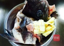 炖石斑鱼头豆腐汤的做法图解1