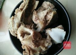 黑椒汁酱骨头的做法图解1