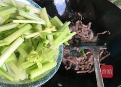 猪肉炒芹菜的做法图解4