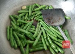 干煸梅豆的做法图解4