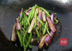 紫苏叶茄子炒豆角的做法图解6