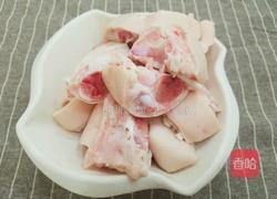 玉米炖猪蹄的做法图解1