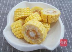 玉米炖猪蹄的做法图解2