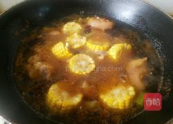 玉米炖猪蹄的做法图解7