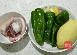 土豆盐煎肉的做法图解1
