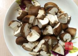 鸟窝芡汁香菇丁的做法图解2