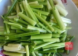 芹菜炒猪肝的做法图解1