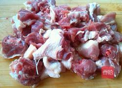 土豆烧鸭腿的做法图解1