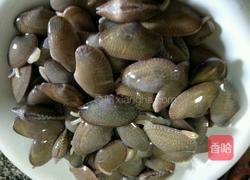 水煮蚬子的做法图解1