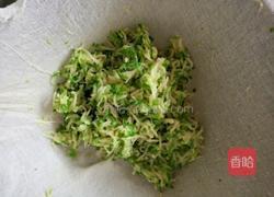 西葫芦素馅蒸饺的做法图解7