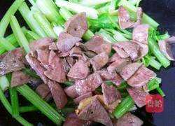 芹菜炒猪肝的做法图解8