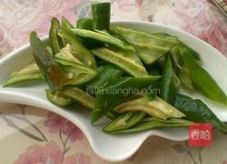 青椒炒里脊肉的做法图解1