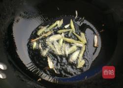 青椒炒里脊肉的做法图解5