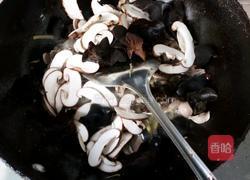 香菇木耳辣炒鸡珍的做法图解7