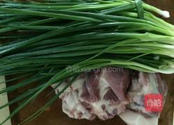 香葱猪肉饺的做法图解1