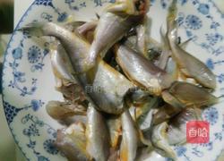 油炸小黄鱼的做法图解1