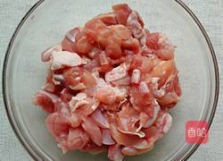 鸡腿肉焖饭的做法图解1