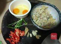 蒜苗扇贝炒鸡蛋的做法图解2