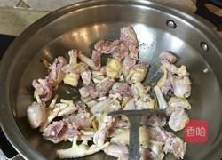 鸡烧板栗的做法图解2