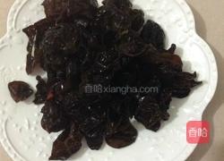 凉拌木耳丝瓜的做法图解2