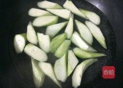 凉拌木耳丝瓜的做法图解3