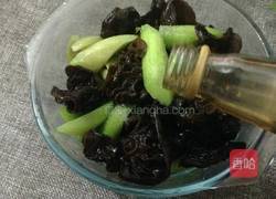 凉拌木耳丝瓜的做法图解7