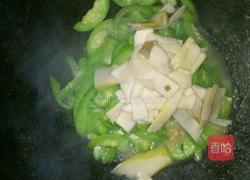 蛇瓜炒酸笋的做法图解5