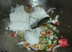 金枪鱼炒饭的做法图解6