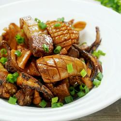 鱿鱼干烧五花肉的做法[图]