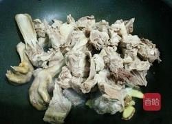 老鸭笋干煲的做法图解3