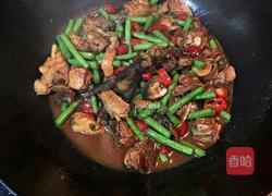 豆角炒仔鸡的做法图解7