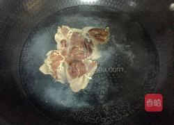 胡萝卜炒鸡肝的做法图解2