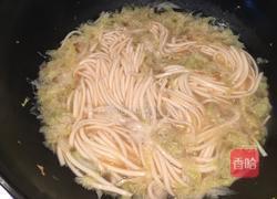 白菜丝热汤面的做法图解8