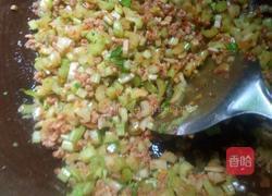 炒芹炒肉渣的做法图解3