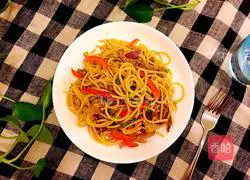 Illustration of how to make black pepper beef fillet pasta 12