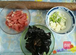 山药炒肉的做法图解1