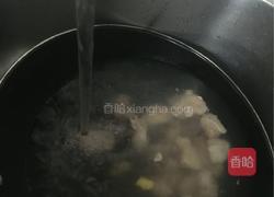 猪肉炖萝卜的做法图解3