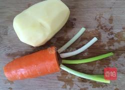 胡萝卜土豆饼的做法图解1