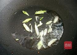 红萝卜土豆丝的做法图解3