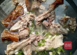 鸭架汤的做法图解1
