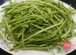 凉拌红薯叶茎的做法图解1