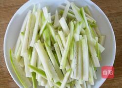 酸辣萝卜条的做法图解2
