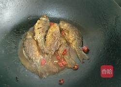 焖酥鲫鱼的做法图解5