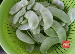 京酱焖白扁豆的做法图解2