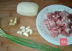 排骨烧藕的做法图解1