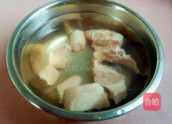 猪尾骨汤的做法图解2